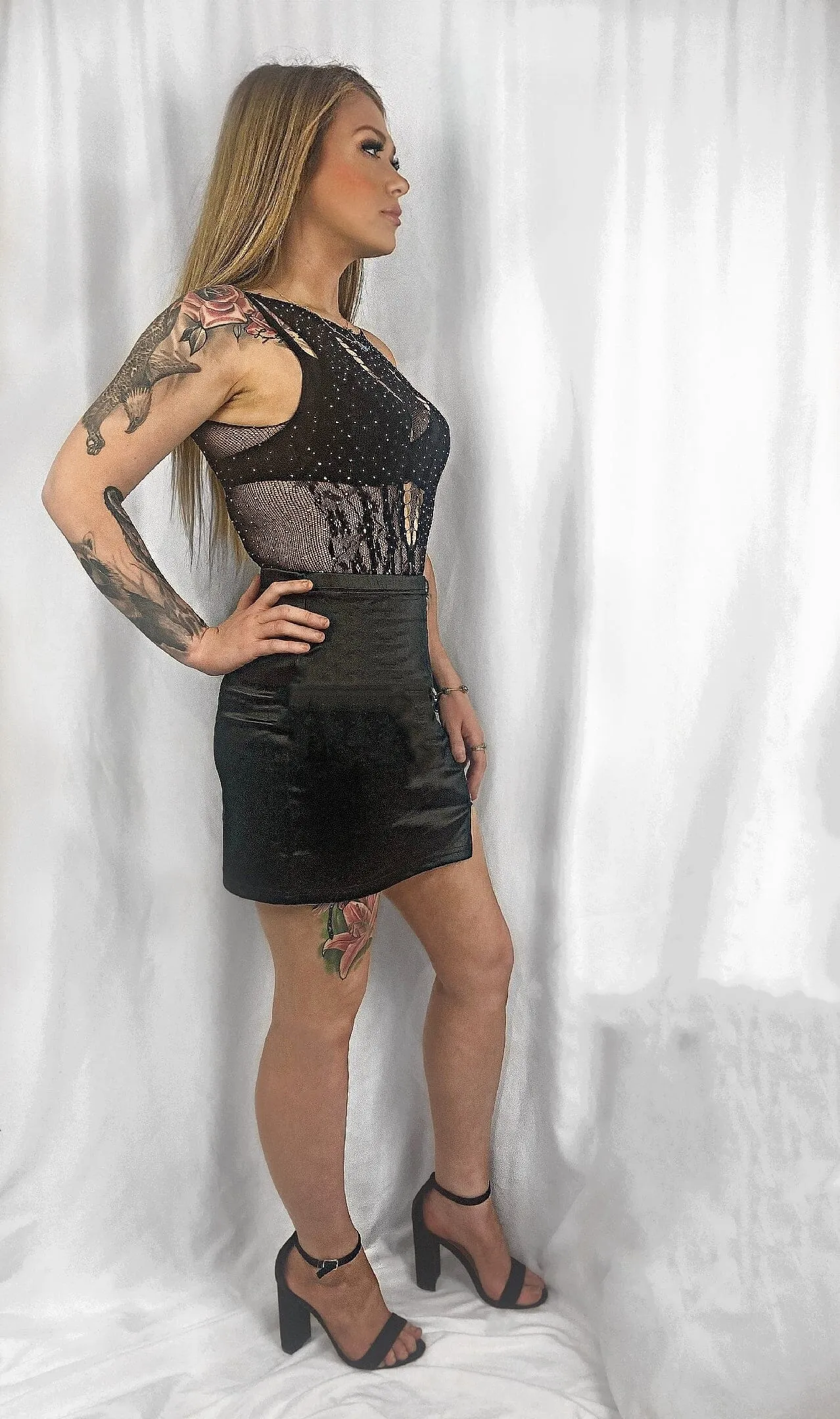💙 STELLA Black High Waisted Mini Skirt With Chain decor