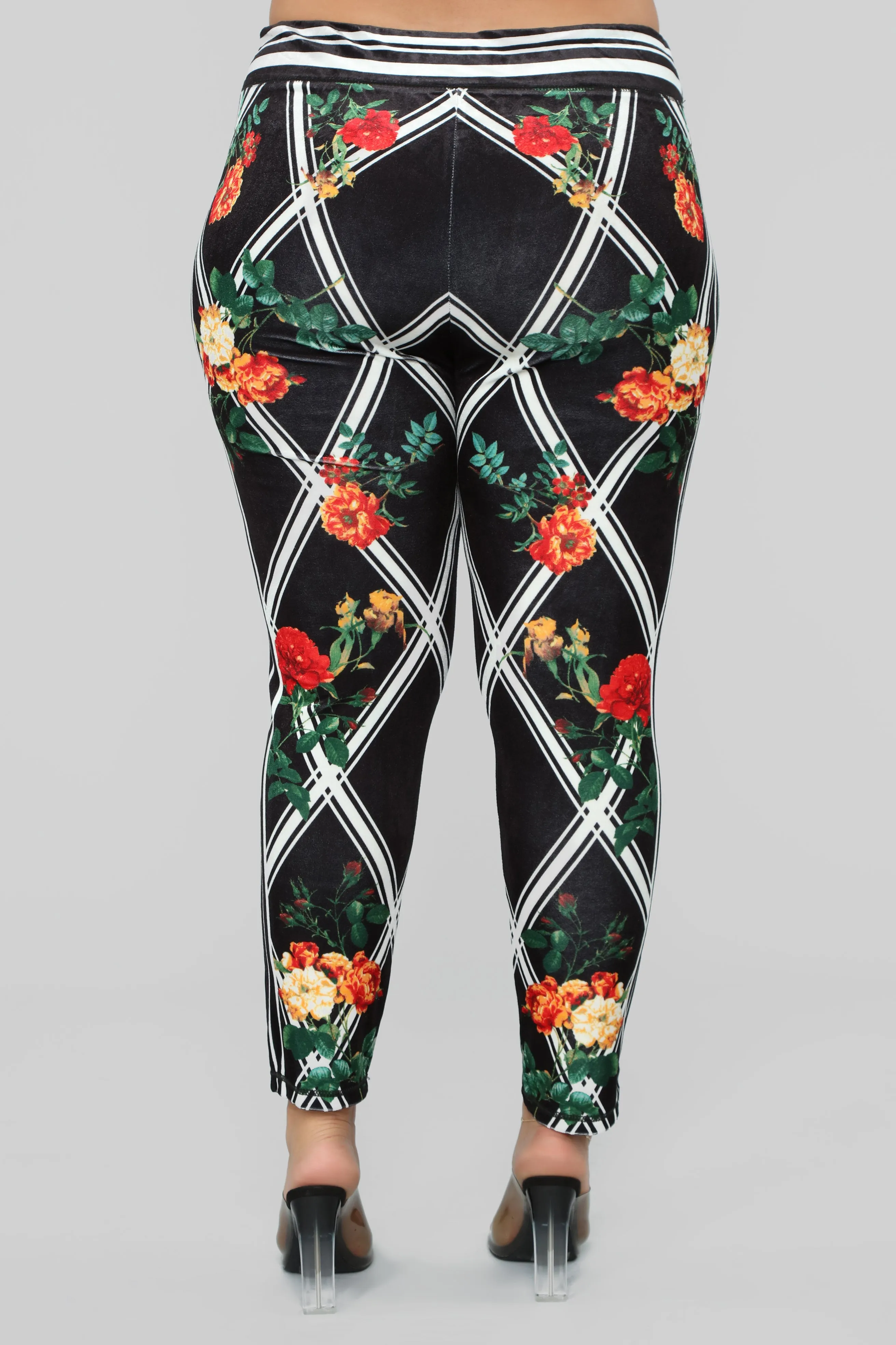 Avah Velvet Loungewear Set - Black/Multi