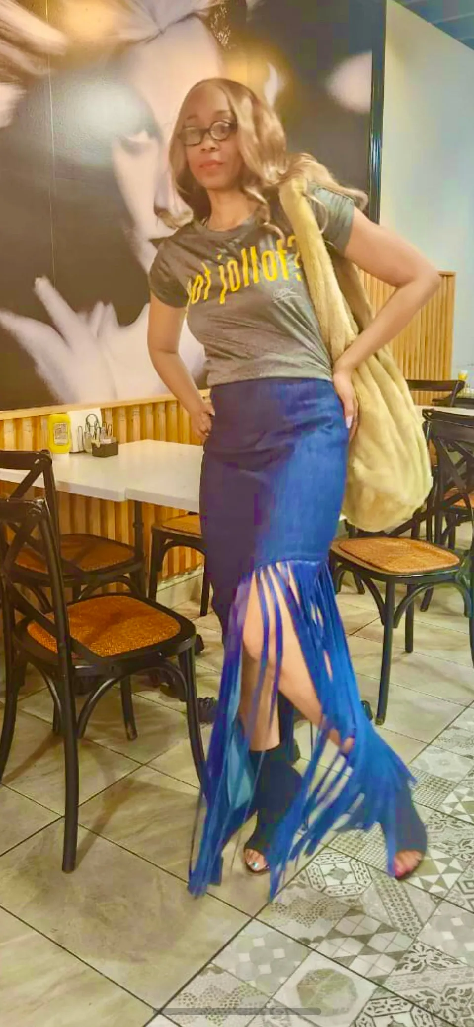 Female GOT JOLLOF TEE,NO BORDER.