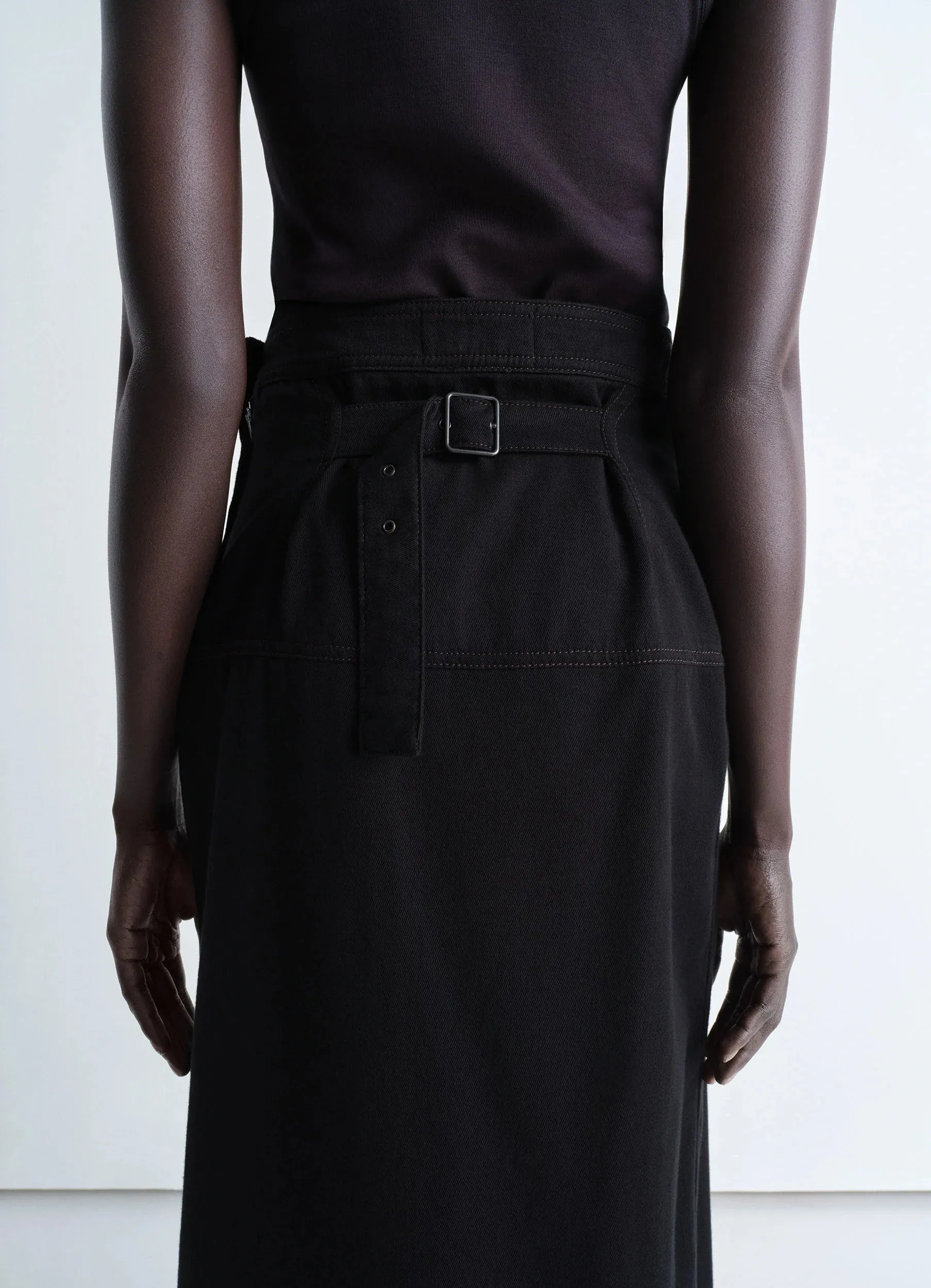 SKIRT WITH SLIT