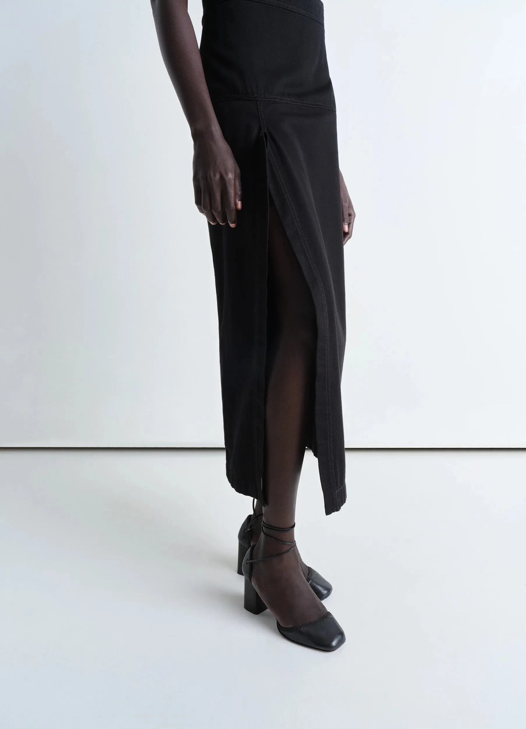 SKIRT WITH SLIT