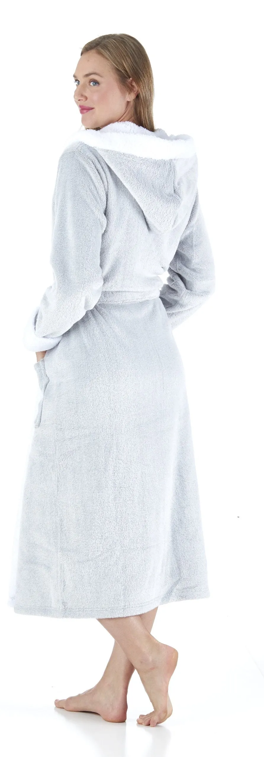 Sleepyheads Women’s Fleece Long Sleeve Robe Sherpa-Lined Hooded Bathrobe