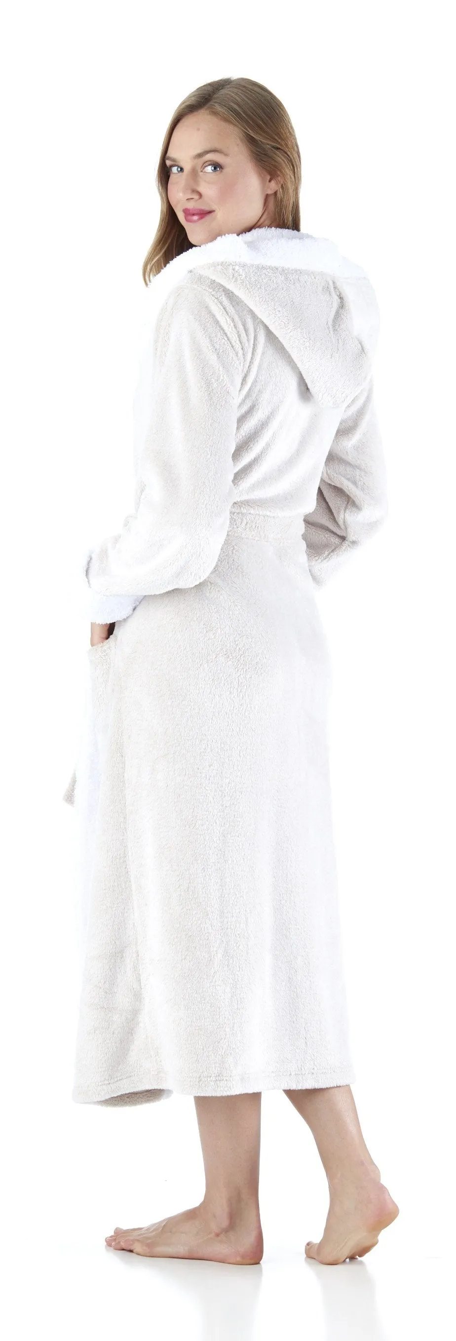 Sleepyheads Women’s Fleece Long Sleeve Robe Sherpa-Lined Hooded Bathrobe