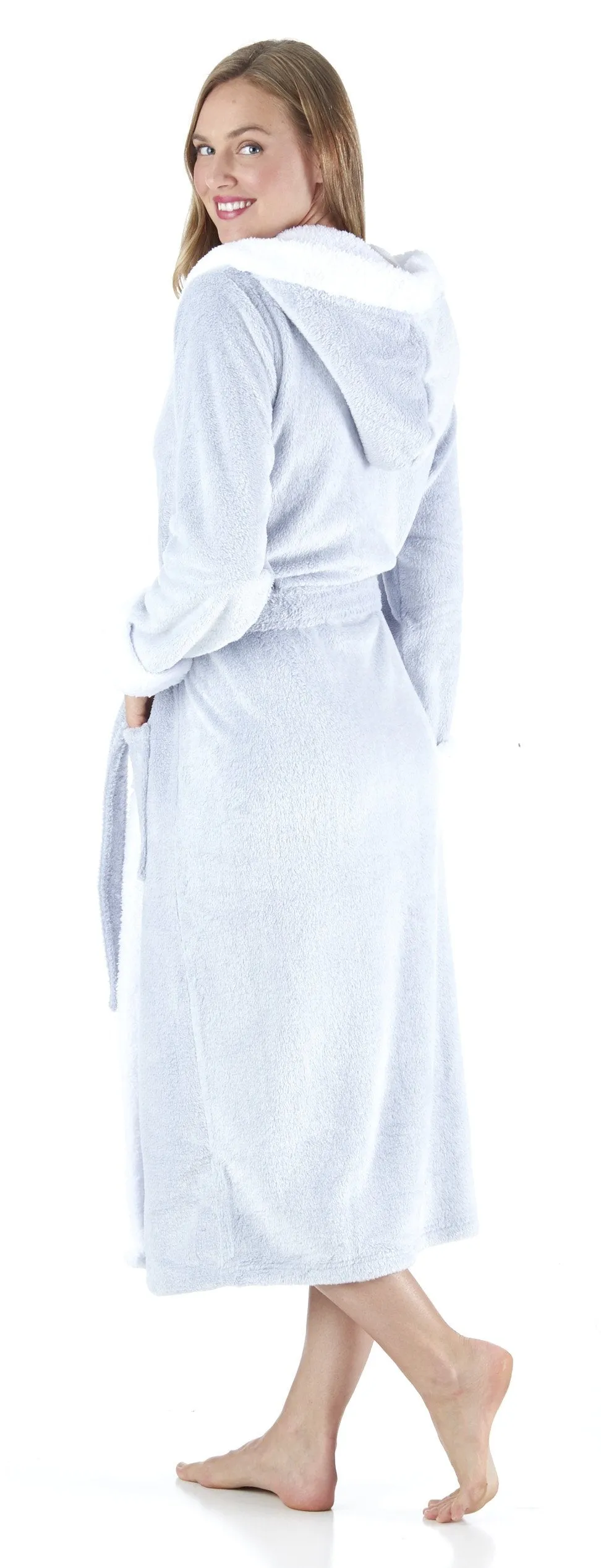Sleepyheads Women’s Fleece Long Sleeve Robe Sherpa-Lined Hooded Bathrobe